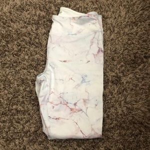 Athletic cropped leggings.